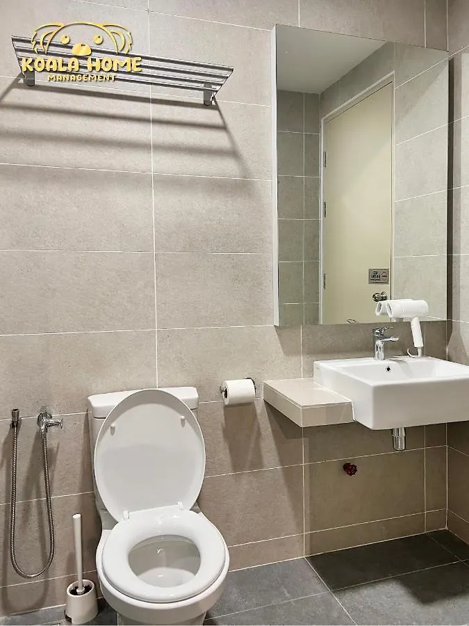 New!! Bali B1606 I Golden Black I Netflix I Video Game I 2-4Pax I 5Minjonker Apartment Malacca