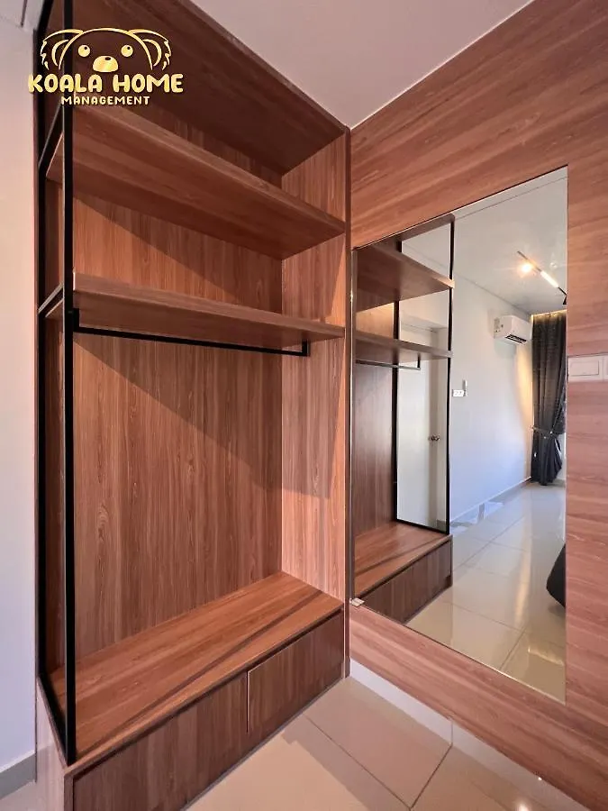 New!! Bali B1606 I Golden Black I Netflix I Video Game I 2-4Pax I 5Minjonker Apartment Malacca